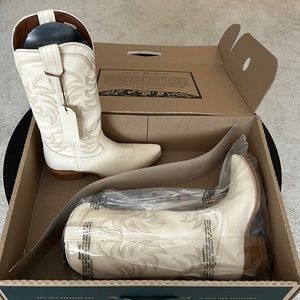 Size 7.5 Bone The Annie Tecova Boots